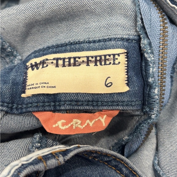 FREE PEOPLE WE THE FREE CRVY SYDNEY DENIM JUMPSUIT SIZE 6 - Picture 9 of 9